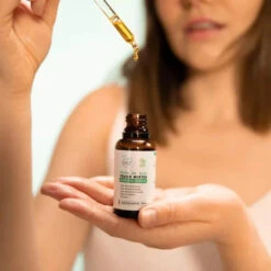 Huile De Soin Equilibrante & Purifiante - Noisette, Chanvre Et Nigelle - Peaux Mixtes - Clémence & Vivien - 30 ML -XOXO Cosmetique Magasin Huiledesoinpeauxmixtes clemence vivien5