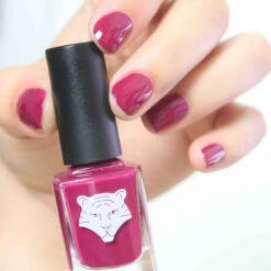Vernis à Ongles Naturel Et Vegan - 222 Rouge Framboise - All Tigers - 11 Ml -XOXO Cosmetique Magasin rougeframboisecarre 3000x fe007394 08a4 4ba5 8285 6faf4e523deb
