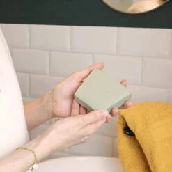 Savon Bio à L'huile D'olive - Enrichi En Huile De Baies De Laurier - Peaux à Imperfections - Comme Avant - 100g -XOXO Cosmetique Magasin savon enrichi a lhuile de baies de laurier sav nat ol lau argv comme avant 879098 1361x df52338b 82c9 4058 a7ea 7e501736ed27